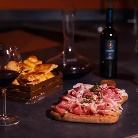 La Pietra Restaurant Hotel